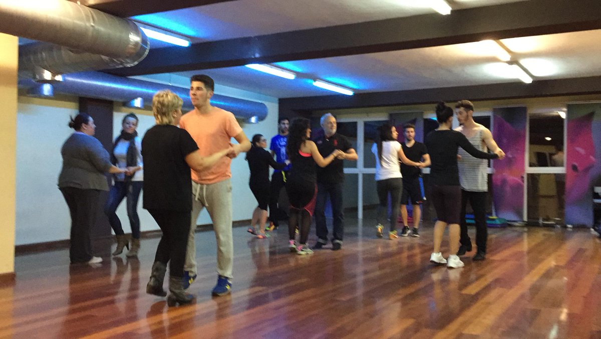 BACHATA TODOS LOS MIERCOLES A LAS 21:30! Grupo a abrir los martes a las 18:30, mas info en recepcion o tlf:625791844