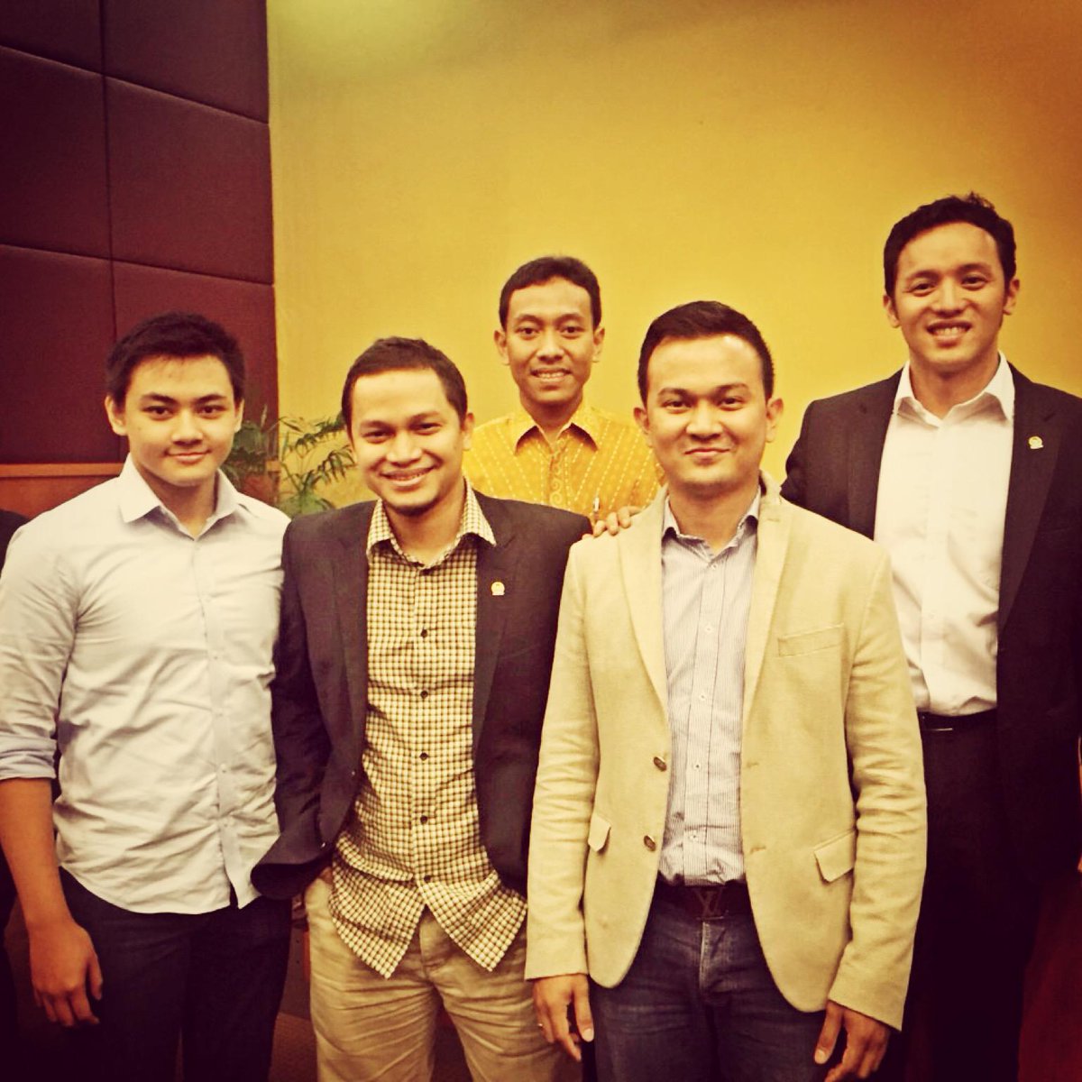 Diskusi bsm anggota <a href="/DPR_RI/">DPR RI</a> : @hanafirais <a href="/laksonodave/">Dave Laksono</a> @Moreno_Gerindra Thx for the invit <a href="/TemuiWakilmu/">Temui Wakilmu</a> <a href="/abnonjakarta/">Abang None Jakarta</a>