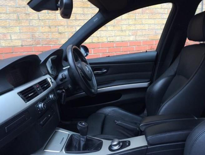 ADCARSALES's tweet photo. BMW 3 series 330i 3.0 M Sport 4dr

Factory fitted satellite navigation, I drive, full black sport leather 

£9,200 http://t.co/yC4uinQsxM