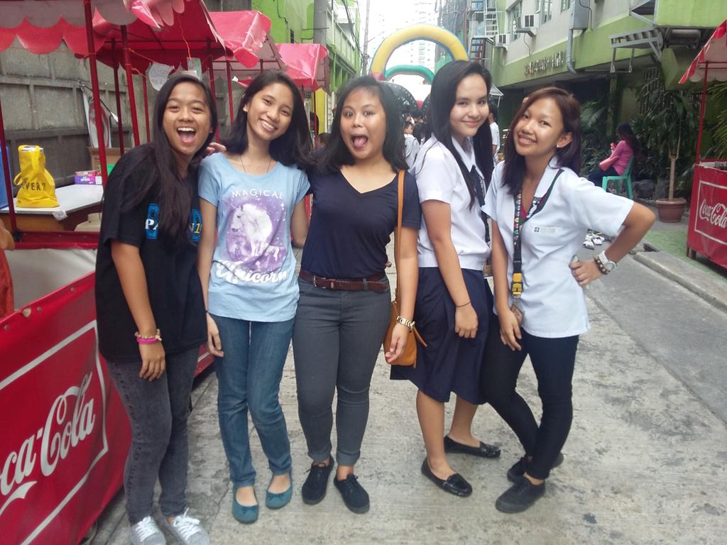 pammyrecio's tweet photo. Love these people. Thanks for today. @juliacamillee @PreeettyFaith @kitdicon @keytlynsantoss 😍😘 #StPaulsWeek http://t.co/4YOfnyN5ia