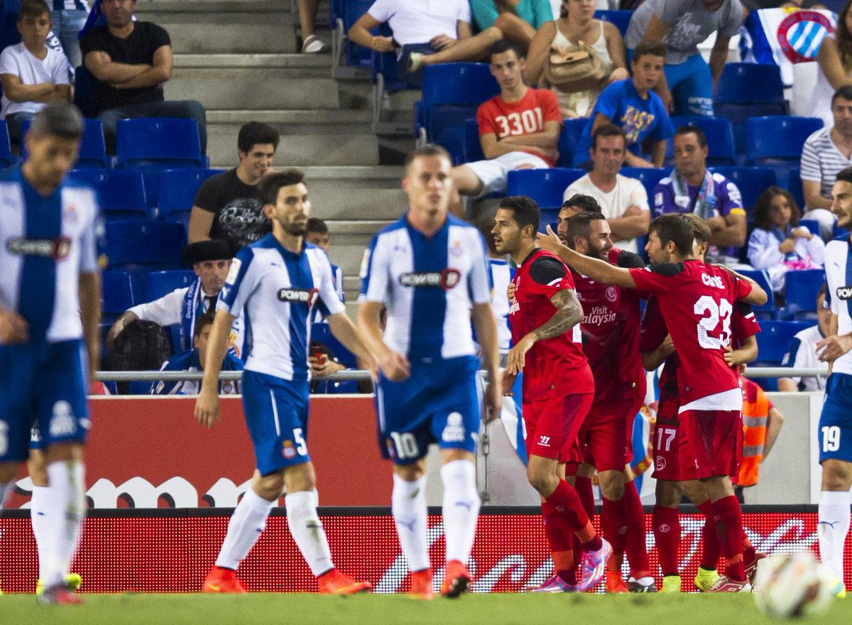 SevillaFC's tweet photo. Un duelo de fútbol... y también de emociones, que exige al mejor #SevillaFC http://t.co/g3G6Angq9V http://t.co/pTbRsVpKNV