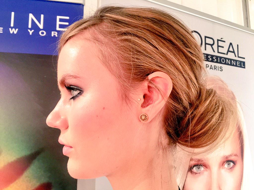 FashionWeek's tweet image. Glowing dewy skin with smokey eyes spotted backstage for @EwaHerzog #MBFWB TUNE INTO #MBFWBLive 11.30am CET