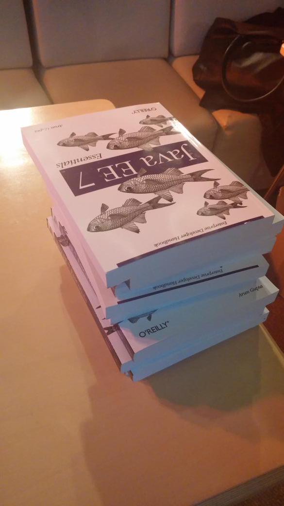 arungupta's tweet image. Tweet one tip you learn from my session today for a chance to win a @OReillyMedia book: Use #JavaEE7 #RigaDevDay