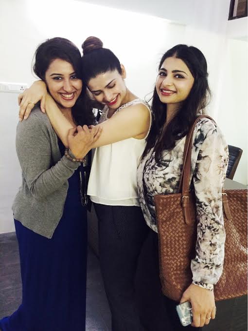 Laughter riot with them!!! 
#MyGirls #CozGirlsJustWannaHaveFun #Sisters #Bff #LoveThem <a href="/eshadesai1/">Hot Cuppa Fiction</a> <a href="/Aahutee/">Aahuti Mistry</a>