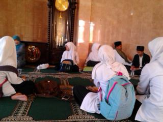 Dindalistia_'s tweet photo. Selesai PPM di mesjid Al Barkah http://t.co/mfkMDyXDda