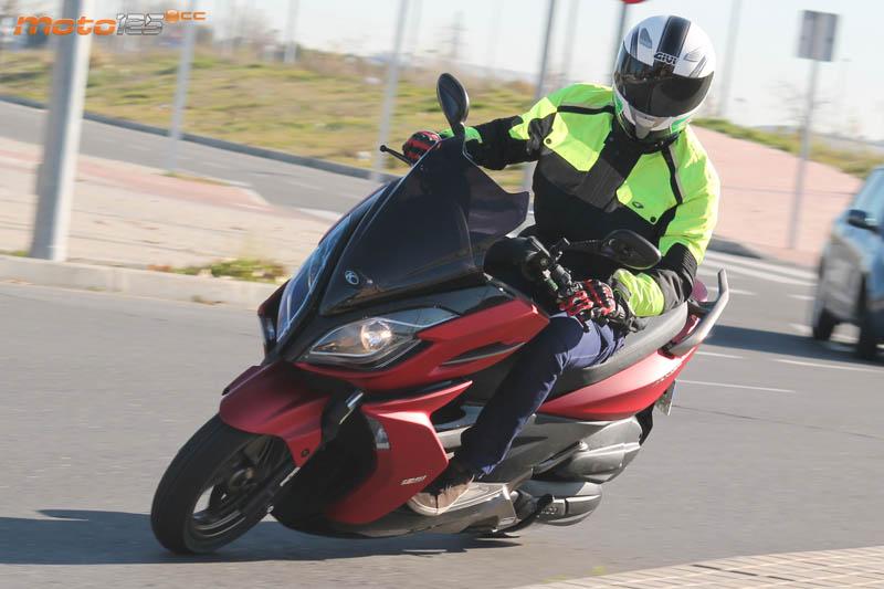 Moto125Magazine's tweet photo. Estrenamos cuenta en Twitter con la nueva Kymco K-XCT ABS 125i http://t.co/NR1TPQIbMP #KymcoKXCT #Moto125cc http://t.co/lupdXiBTRR