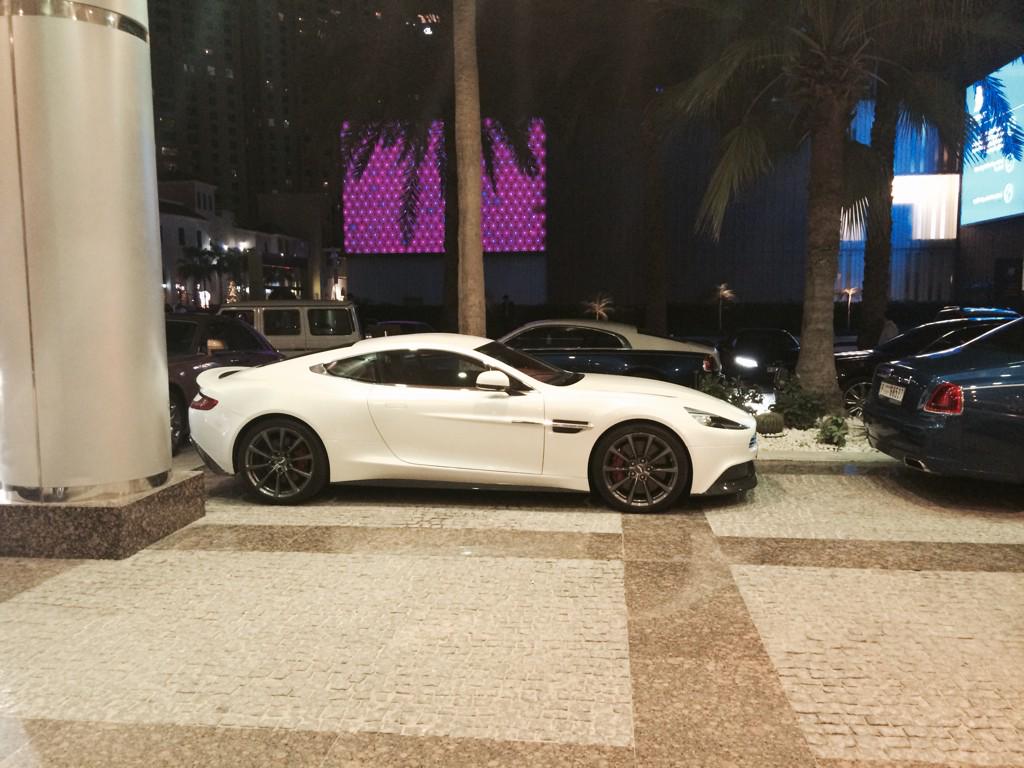 tom_wazza's tweet photo. The cars in dubai are amazing😍 http://t.co/XskflVqBow