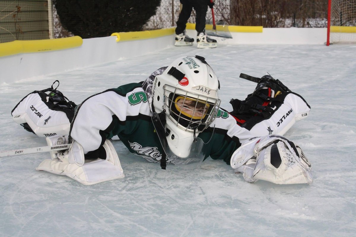 bixlaura's tweet photo. #nicerink Scenes from the yard and house since nice rink came into our lives #winteryard http://t.co/nOKfswnT1n