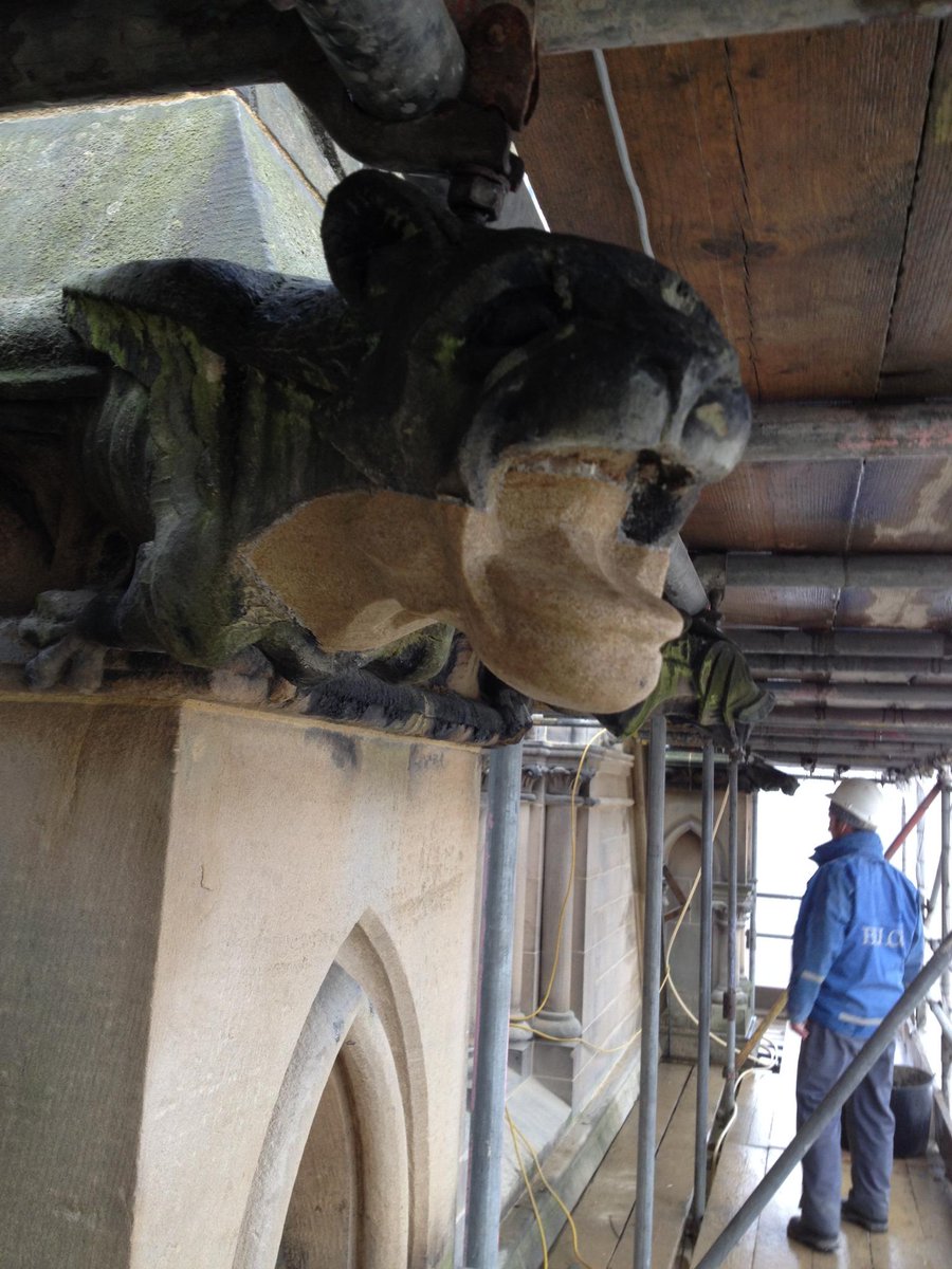 Realstoneuk's tweet photo. This is a great Carving. Restoration of Bradford Town Hall. Carved in our Scotch Buff Sandstone by @WilliamAnelay http://t.co/DUlHnvJ9c0