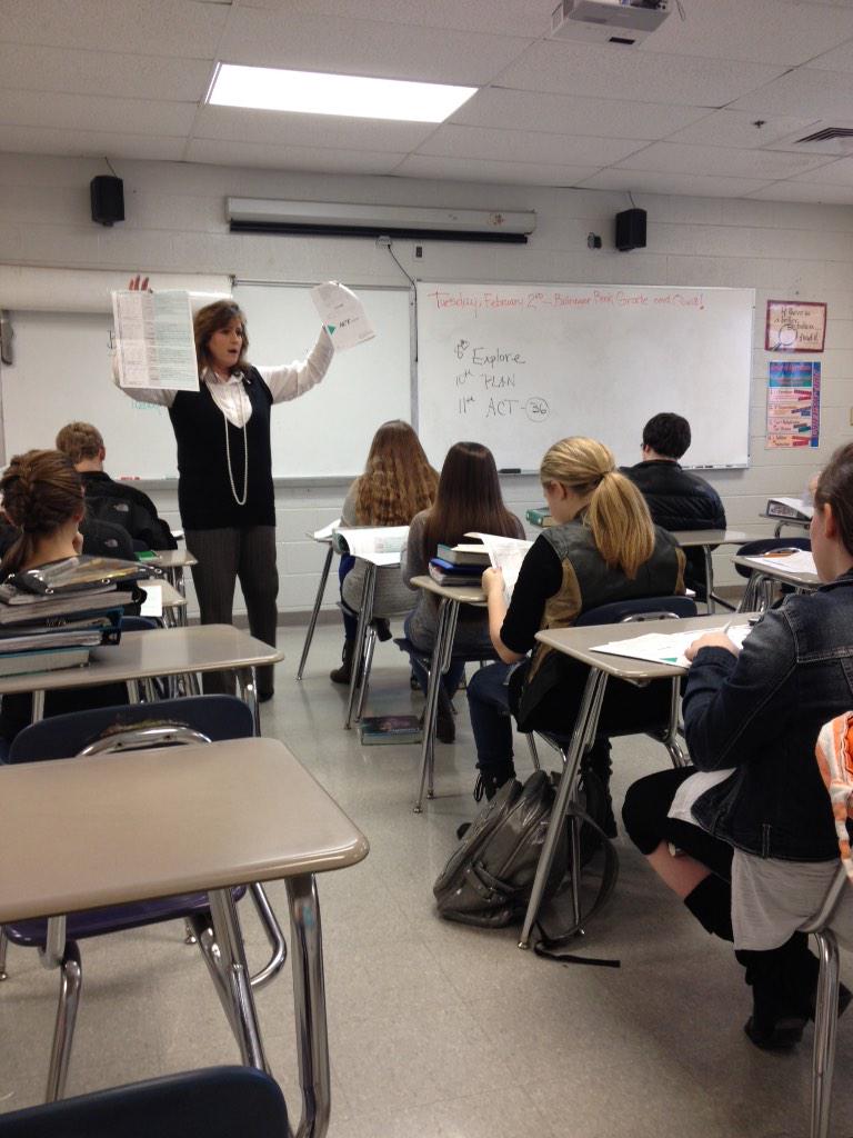 MCPSMidSchools's tweet photo. @LoneOakMS A Purdom going over explore scores w 7th graders!  Pumped to see kids thinking about their futures NOW!!! http://t.co/9i6gVN37G2