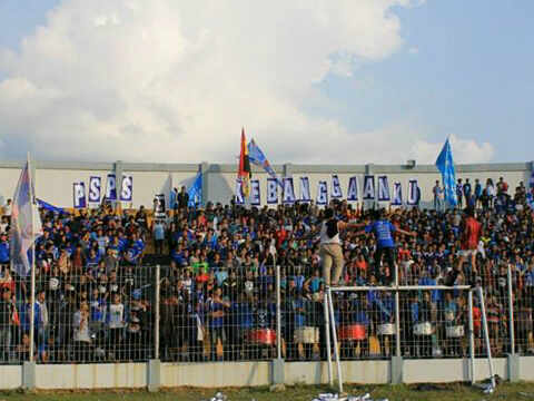 Theking1955's tweet photo. Semoga Kita Selalu Menjadi Suporter Yang Besar #SAVEPSPS #MEMORIAM #ASYKARTHEKING #SAMPAILUSUHTETAPTHEKING http://t.co/MxWZk5ENga