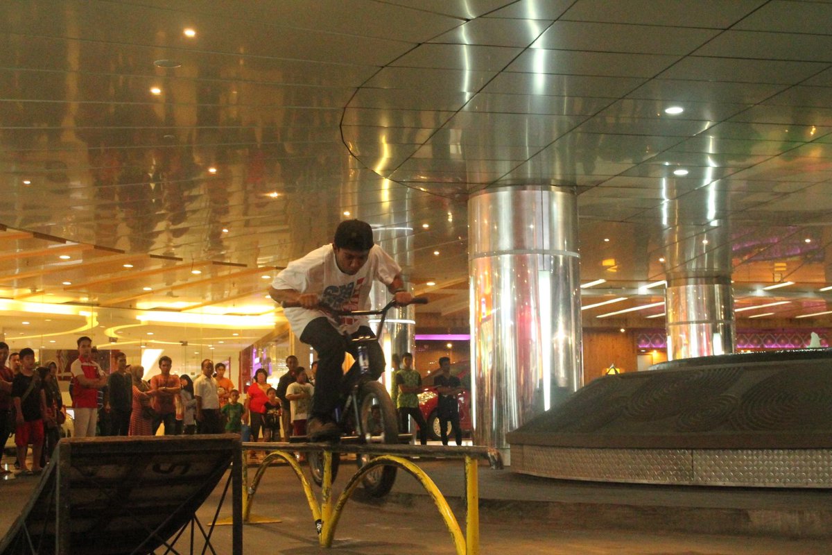 at Hartono Mall, <a href="/child_busugg/">kedcild stand up</a>