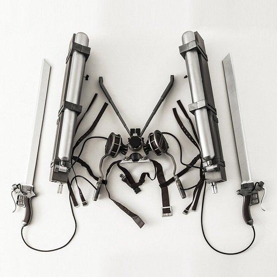shingekitoribia's tweet photo. 「立体機動装置」の実物が販売されるらしい。
 販売価格は約10万円 
ブレード全長は約８８cm・重量１０キロ 
本体にはアルミを使用し、見た目もかなり本格的。 https://t.co/EmOrDFvxFV