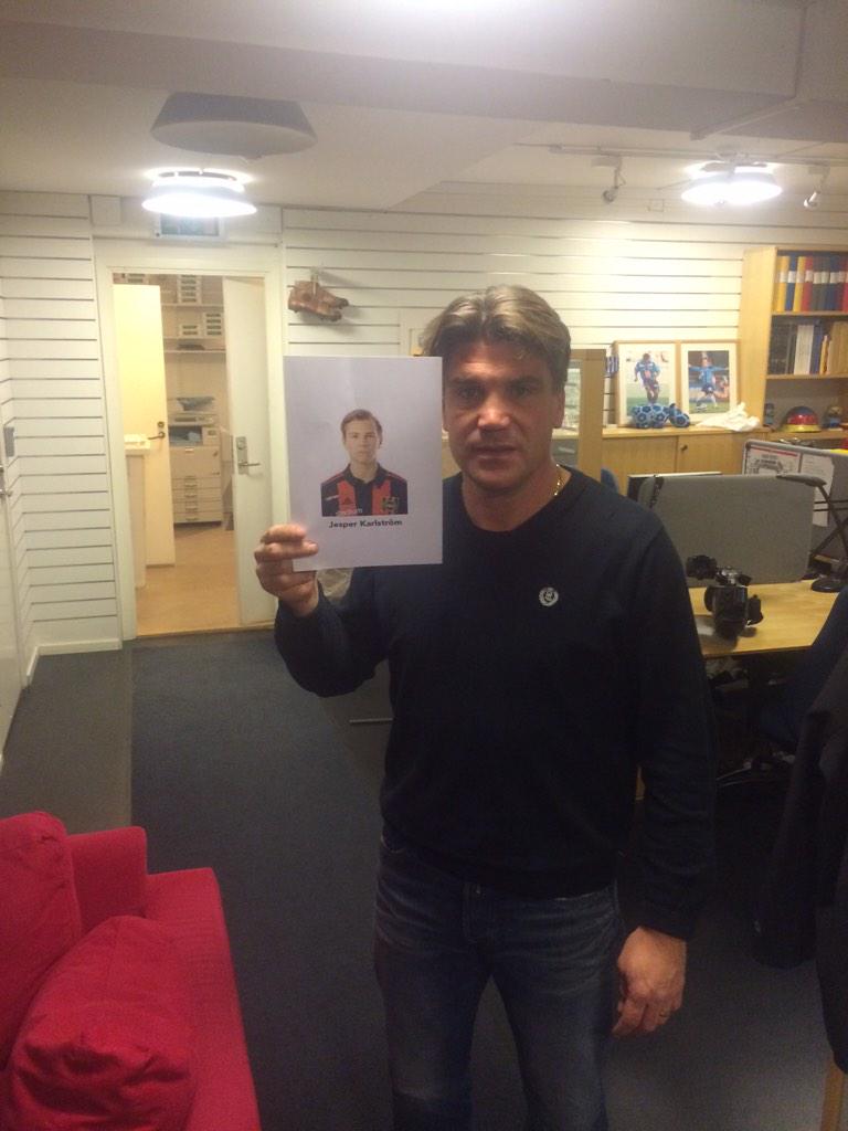 DIF_Boa's tweet photo. Wille tog en selfie på mig och vårt nyförvärv Jesper Karlström från BP. Välkommen till Stockholms Stolthet! #hashtag http://t.co/Vi5edJqARM