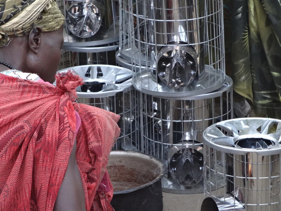 FAOstatistics's tweet photo. 1,649 #FuelEfficientStoves assembled and ready for distribution in #Bentiu #SouthSudan http://t.co/c4mh3v1lMm http://t.co/3XsU30VKAr