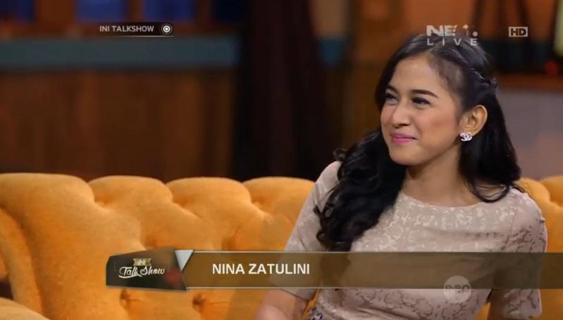 zaxya_'s tweet photo. RT @SeptiiiDS: RT @netmediatama: Asik @NinaZatulini dtg bawa oleh2 @Ini_Talkshow #SehatdiIniTalkshowNET http://t.co/jqJGfBnVM7