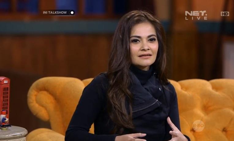 mdtvindonesia's tweet photo. Malam ini kedatangan @Cuttary11 makin seru @Ini_Talkshow #SehatdiIniTalkshowNET http://t.co/HvudBxVYsA