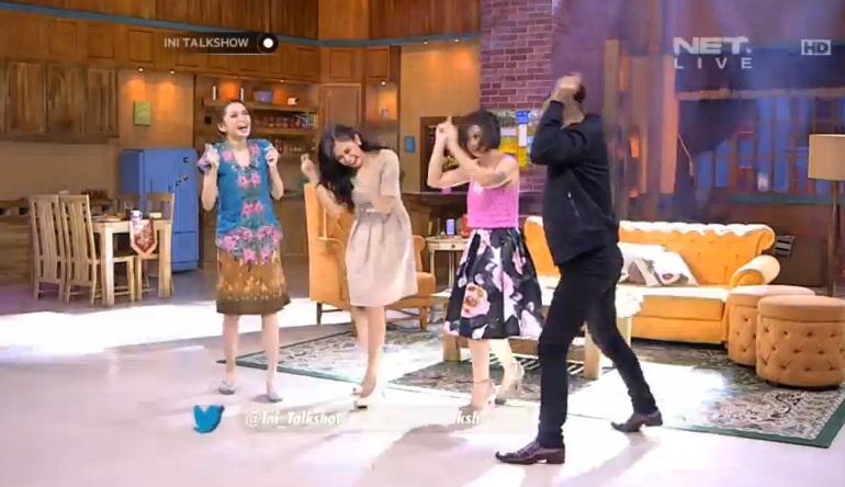 mdtvindonesia's tweet photo. Rame joget teh bohay @mayaseptha @NinaZatulini @tiaaaaan @newsuleprikitiw @Ini_Talkshow #SehatdiIniTalkshowNET http://t.co/r5s7KfyzcE