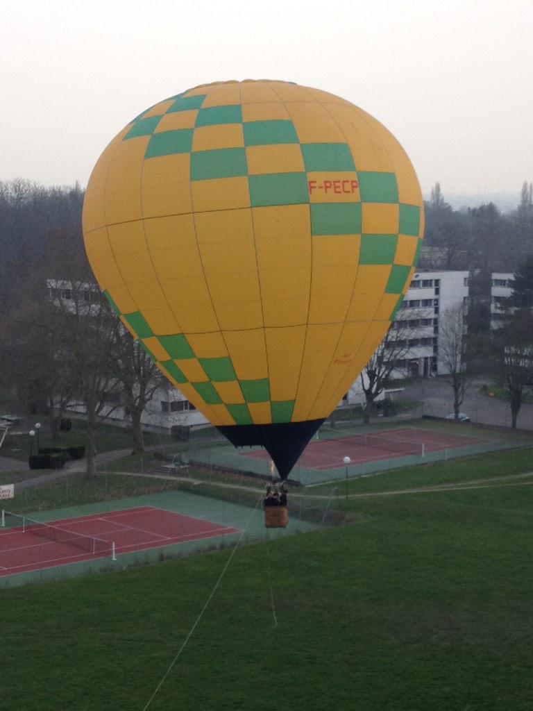 fondationCS's tweet photo. Campagne BDE @centraleparis @CentraleSupelec la montgolfière d'@AirPiston asso soutenue par @fondationECP http://t.co/FNNSpyvCYs