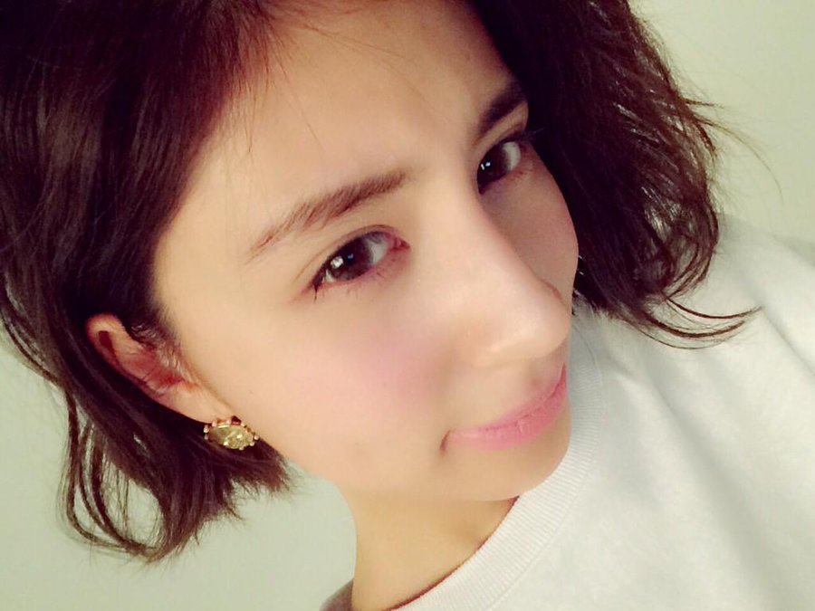 ラブリの髪型がおしゃれ ピンクからブルーと変幻自在 タレント辞書