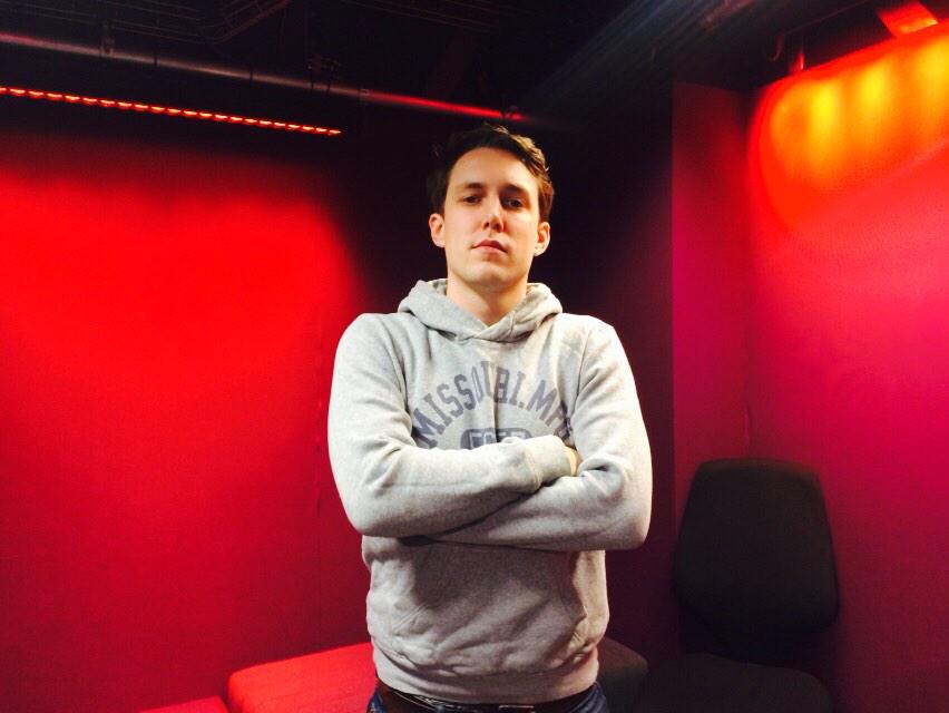 BBCR1's tweet image. RT if you think Chris should win the rap battle with his rap about football #TeamChris