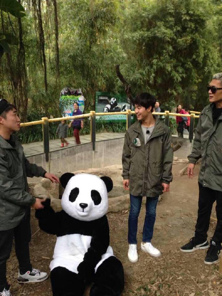 B79ZT-eIEAAmiqq.jpg:large