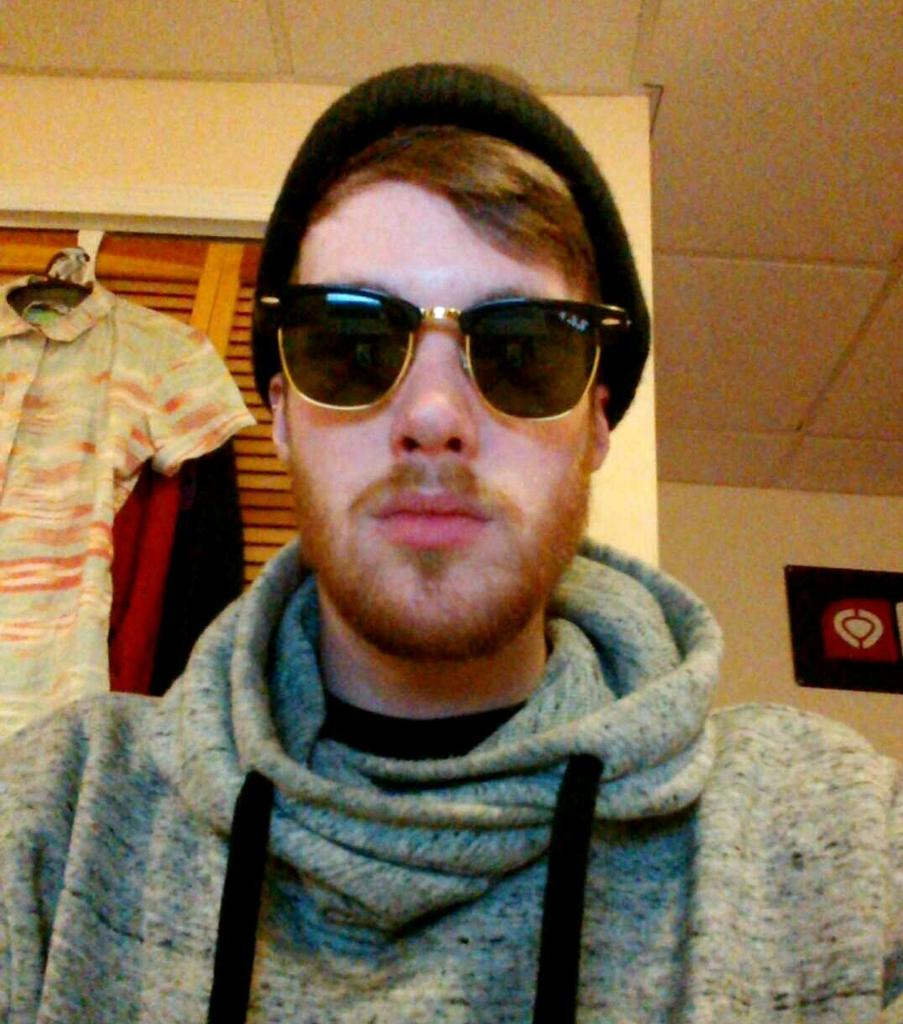 Boshomp's tweet image. Is it me or do I kinda look like @baauer with the beanie and clubmasters