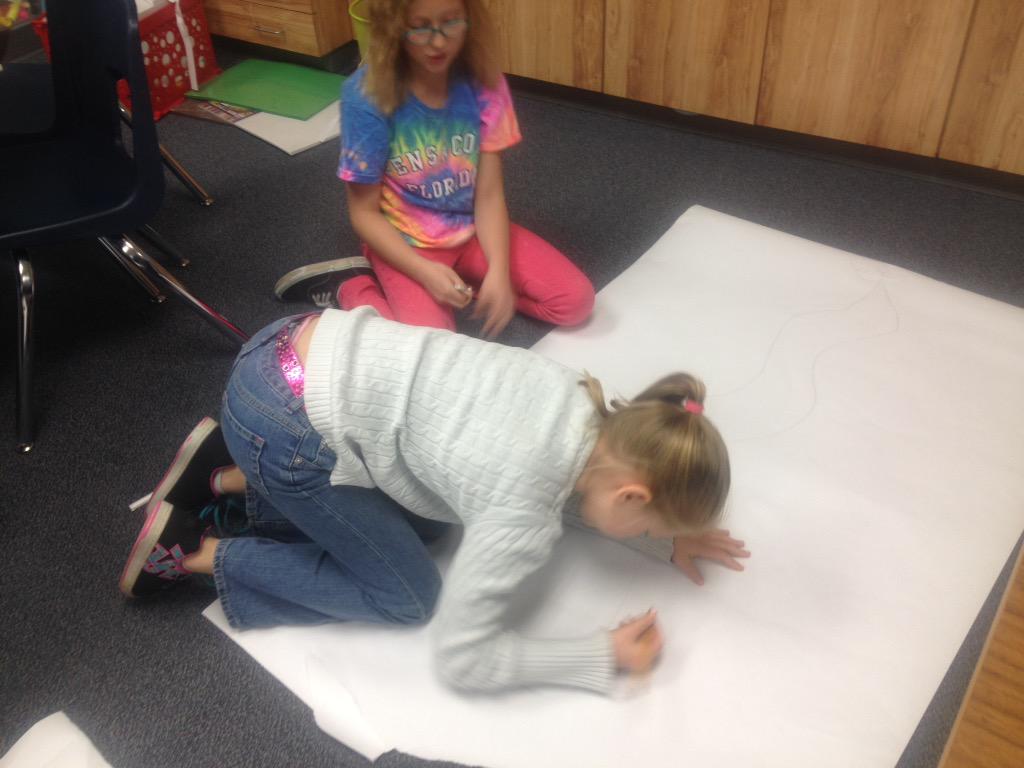 MosserPatti's tweet photo. Making our Bridges beanstalks for math measuring! http://t.co/jCSWoMx8Rg
