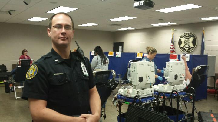 Deputy Poole doesn't like needles. But he agreed to donate at our @SCredCrossBlood drive today if this gets 100 RT!