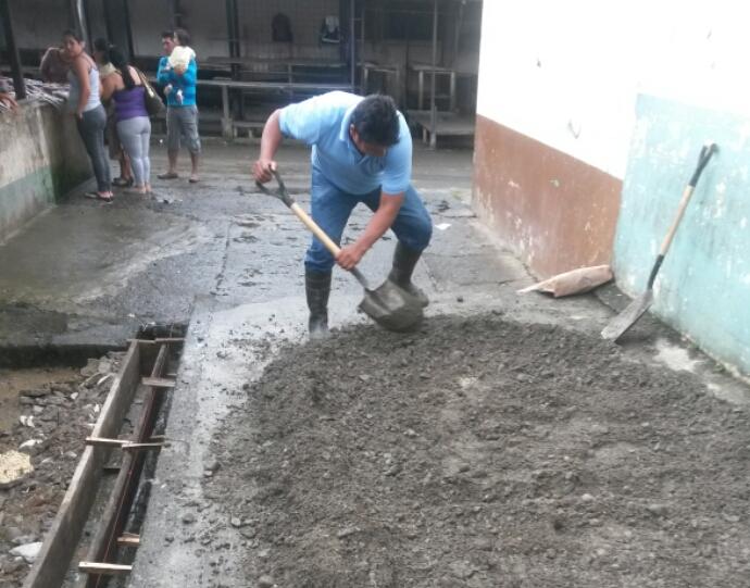 Municipio_Bucay's tweet photo. Trabajos de adecuación en el Mercado Municipal "Sector Mariscos" http://t.co/yN5TAsyHml