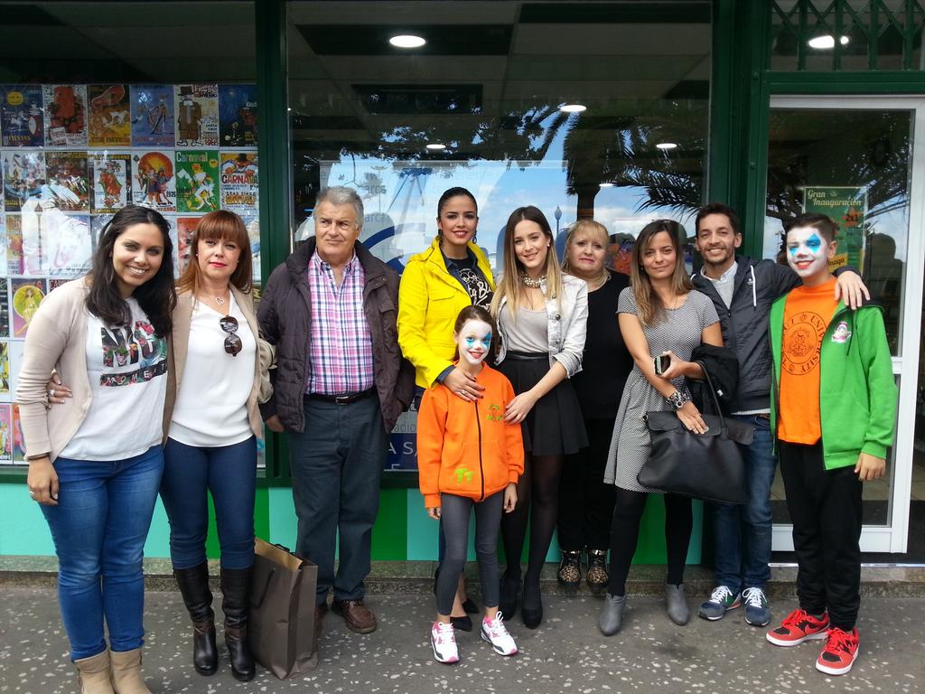 RadioMarcaTfe's tweet photo. #MARCArnaval15 vol. 7 con @tarteriatenerif @TuTrebol @TriquiTraquitos y Silvia de Esteban ¡mañana mucho más! http://t.co/5in9Yne1Or