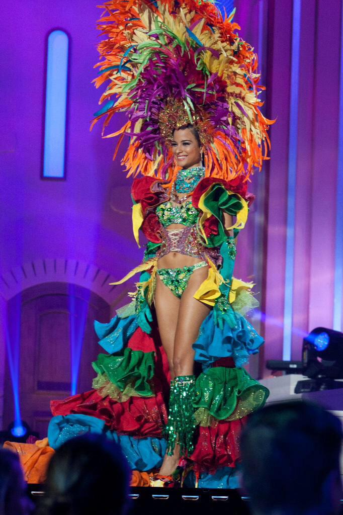 MorganChevitage's tweet photo. " Wife Ah Wife, Mate Ah Mate" #NationalCostume Jamaica http://t.co/C3wiyRNpa5