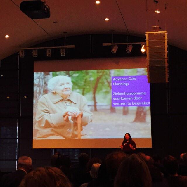 SaskiaDanen's tweet photo. Bianca Buurman @AMC_NL #ziekenhuis opnames vooral laatste levensfase: voortijdig wensen bespreken belangrijk #ltcp http://t.co/2vdUGWfgyf