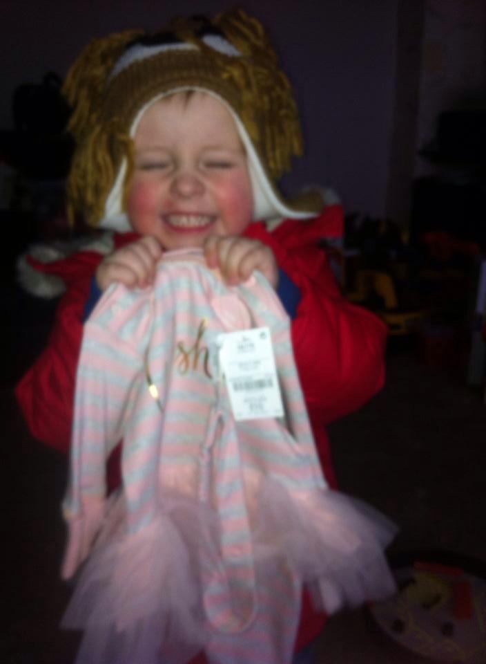 potter_craig's tweet photo. Found out today we're having a wee girl, buzzing #oneofeachnow #shopsshut #weelassie #weesisterforcolm http://t.co/XHzePxwcdd