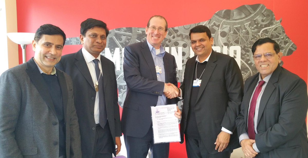 Dev_Fadnavis's tweet photo. @Cognizant announce Rs 500+crore investment in Pune,creating 20000 new jobs.Handed over the land approval letter(1/2) http://t.co/hJFRHVzJ4r