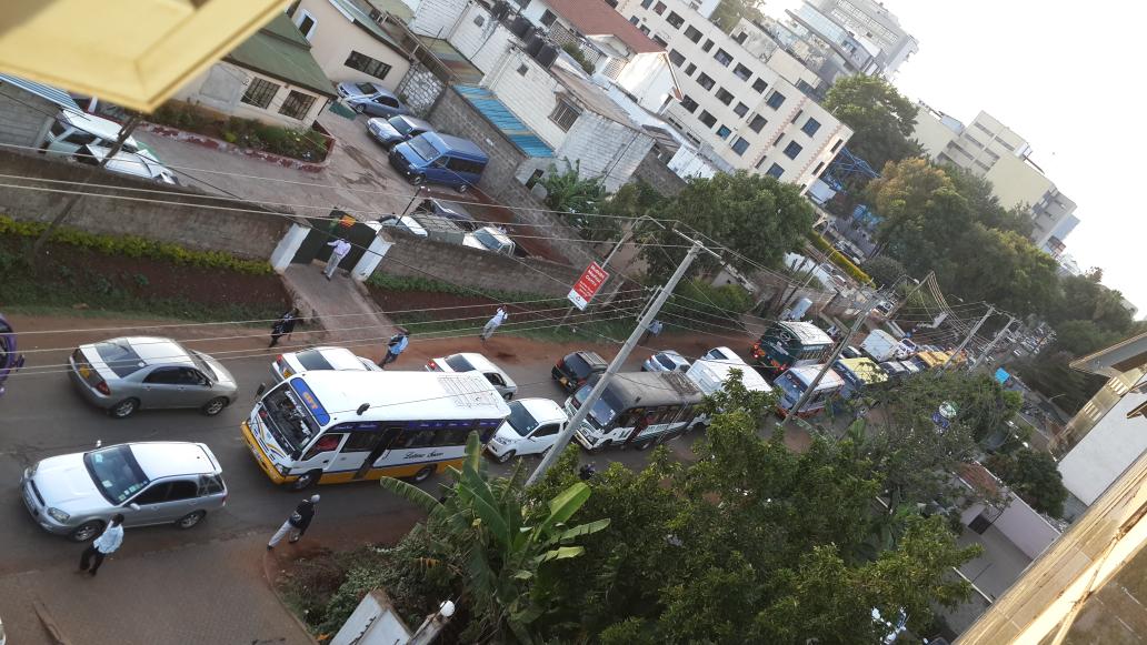 ekidwa's tweet photo. @Ma3Route @Ma3muthithi road stuck with jam http://t.co/0YHkYURXaM