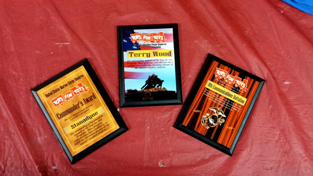 amgraphicusa's tweet photo. Finishing some customized plaques! You can get your own plaques as well @amgraphicusa http://t.co/3maiDPlubG