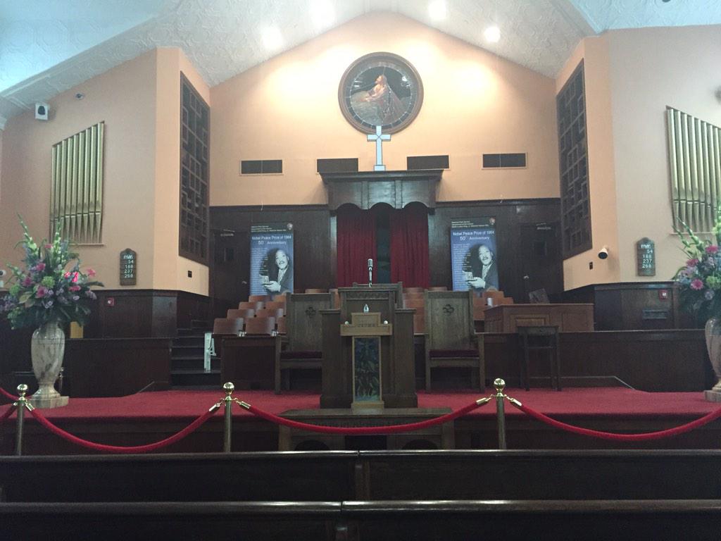 FootstepsofMLK's tweet photo. Listening to Dr. MLK's Nobel Peace Prize acceptance speech while exploring Ebenezer Baptist Church #QCMLK15 http://t.co/YOnPGgL3ik