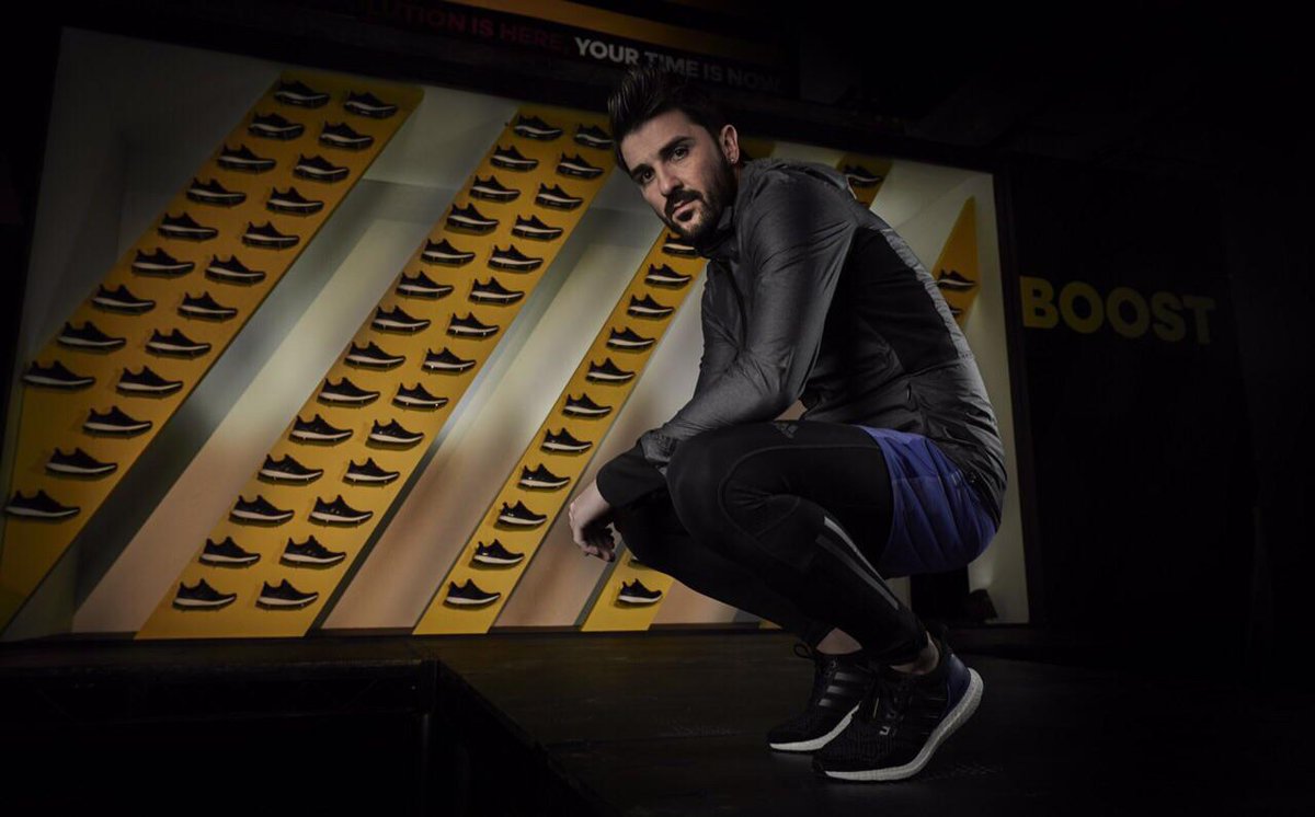 Guaje7Villa's tweet photo. Olvídate de lo ordinario, únete a la revolución.
abandon the ordinary. join the revolution. #ultraboost @adidas_ES http://t.co/R2KmNJhNdj