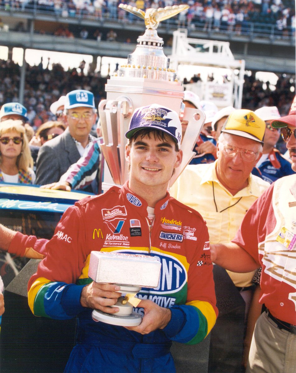 NASCAR's tweet photo. What a career! Share your favorite @JeffGordonWeb memories using #JGFinalLap. 

We'll retweet a few of our favs. http://t.co/Nkx88eEbS5