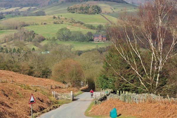 cyclingweekly's tweet photo. The complete guide to the climbs of the Tour de Yorkshire | http://t.co/73B6xygNu7 http://t.co/0jQnoYUJfc