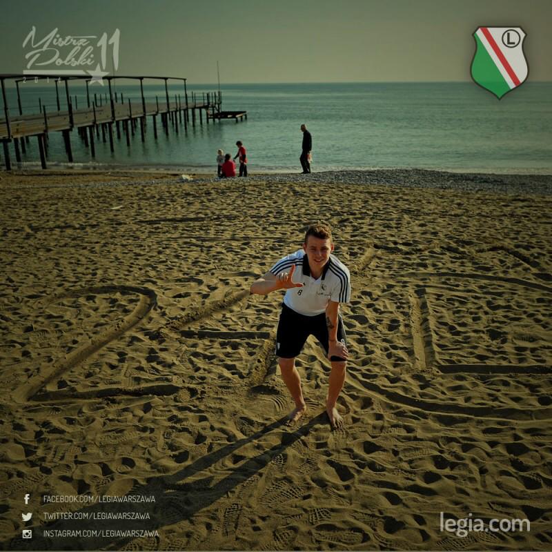 LegiaWarszawa's tweet photo. 24 dni do pierwszego meczu na #Ł3 trwa #WielkieOdliczanie !!! http://t.co/j8vaTaSxaJ