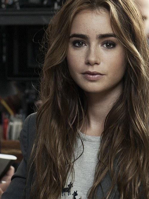 lilycollinsMR's tweet photo. Hey, my name is Lily (-: rt please? I'll give you cuddles ☺️ http://t.co/yjLUSUs6Pw