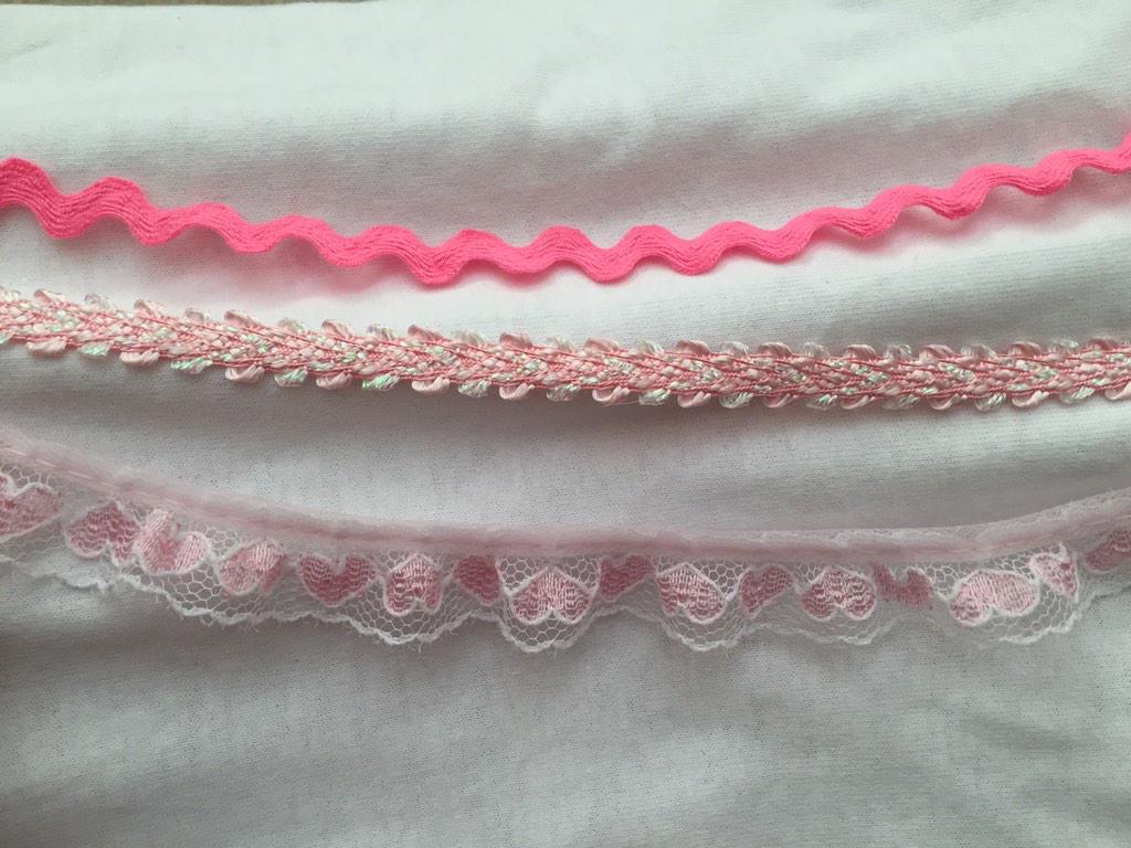 ShopAliens's tweet image. 3 new ribbon chokers available! etsy.com/listing/201324…