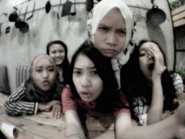Astiedtied's tweet photo. @Meutia_ra @rimampf http://t.co/IpztBmleVe
