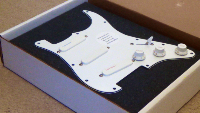 Ell_Stent's tweet image. Getting this loaded @LaceMusic Blue/SIlver/Red pickguard installed onto my Strat tomorrow, can't wait!
#LaceSensor