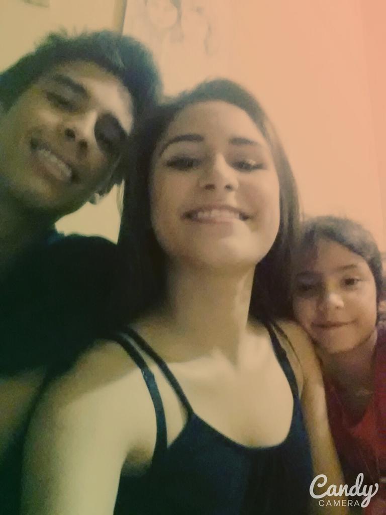 VanessaVelaswag's tweet photo. JODI JODII 👪 #ANGGY #ELGATOSEBAS http://t.co/1Z0BWndZid