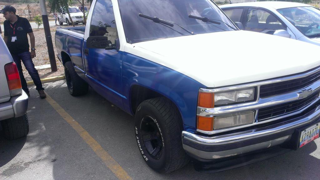aguzman258's tweet photo. @AquiVENDO Vendo silverado 95, lista para trabajar. 04148809115, No respondo msjs. http://t.co/4Jee0Wwg6c