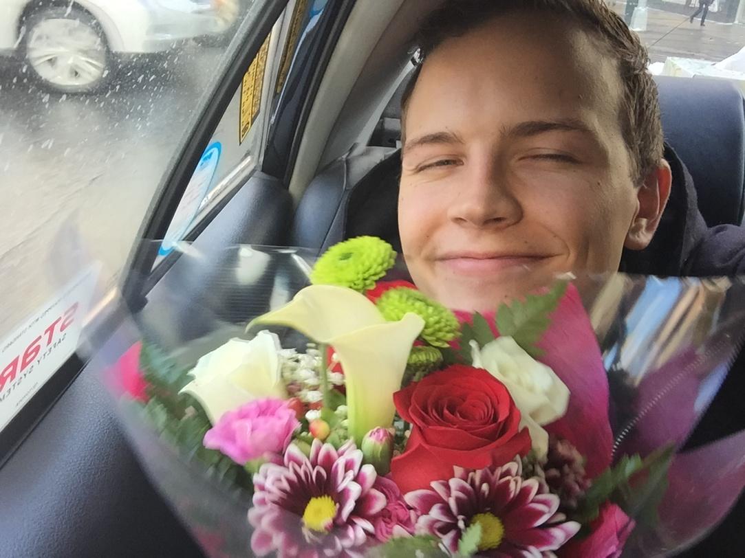 jeromejarre's tweet photo. IF YOU HAVE NEVER GIVEN A STRANGER FLOWERS FOR NO REASON AT ALL THEN YOU SHOULD PROBABLY GO TRY IT TODAY :D http://t.co/cjEGn7MrY2