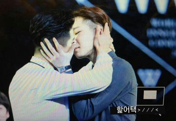 B7AG26gCcAAbbKw.jpg:large